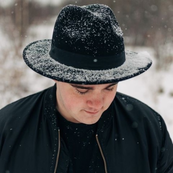 Meet your Posher, Jonathan - Picture 1 of 1